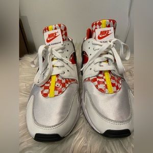 Nike air huarache premium Liverpool FC. mens size 8/ womens 9.5